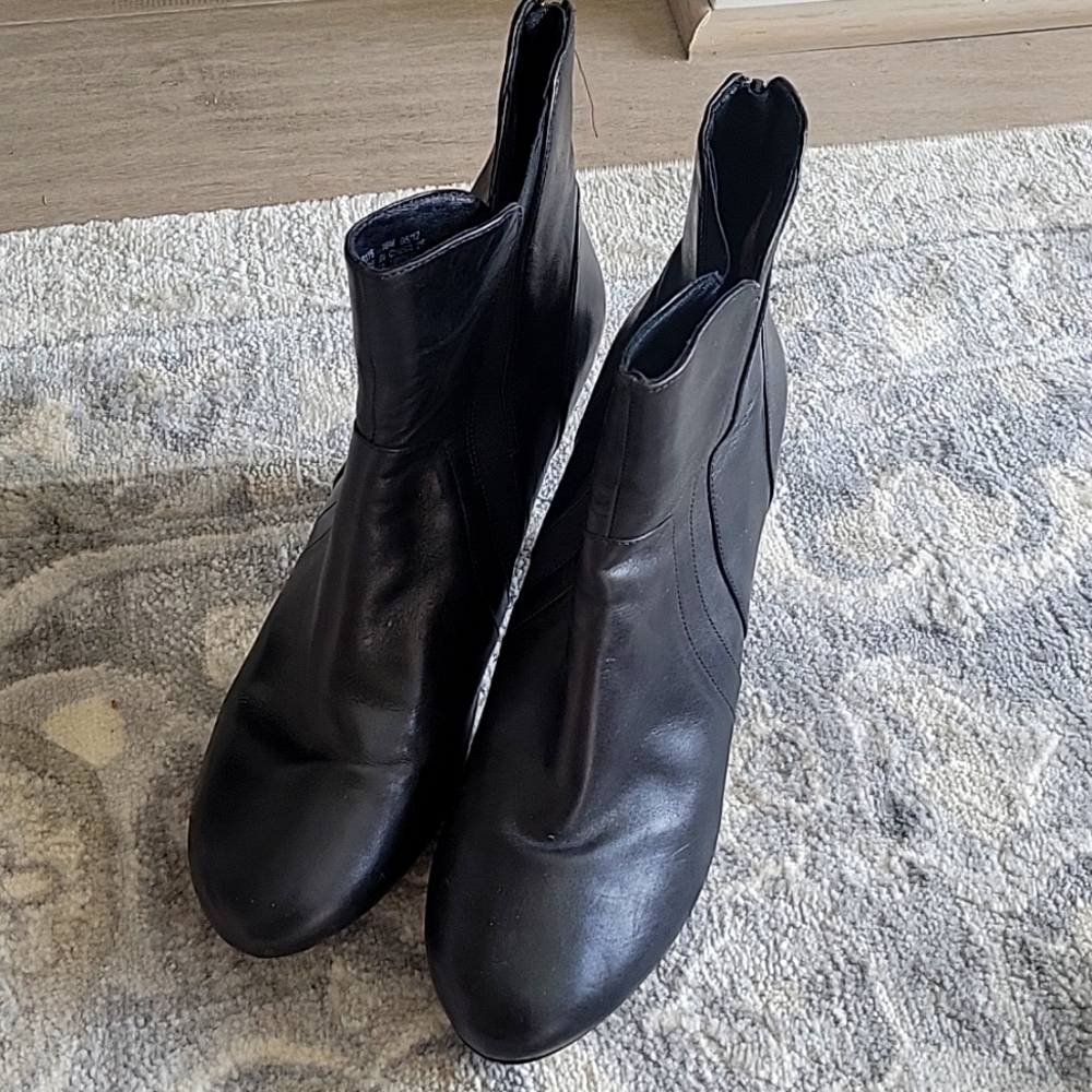 Clarks 10, high heeled, platform boots, leather